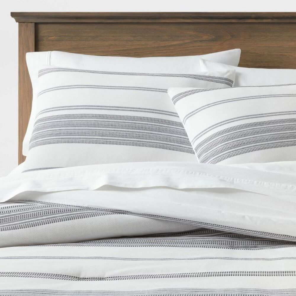 King Cotton Woven Stripe Zippered Comforter and Sham Set - White/Navy